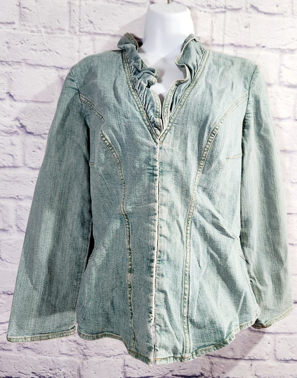 VTG Company Ellen Tracy Stonewash Ruffled Collar Denim Jacket 6 Long Sleeves